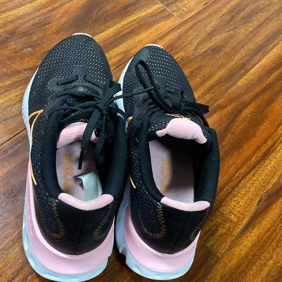 Nike Women’s Renew running shoe Size 8.5 - Picture 2 of 6